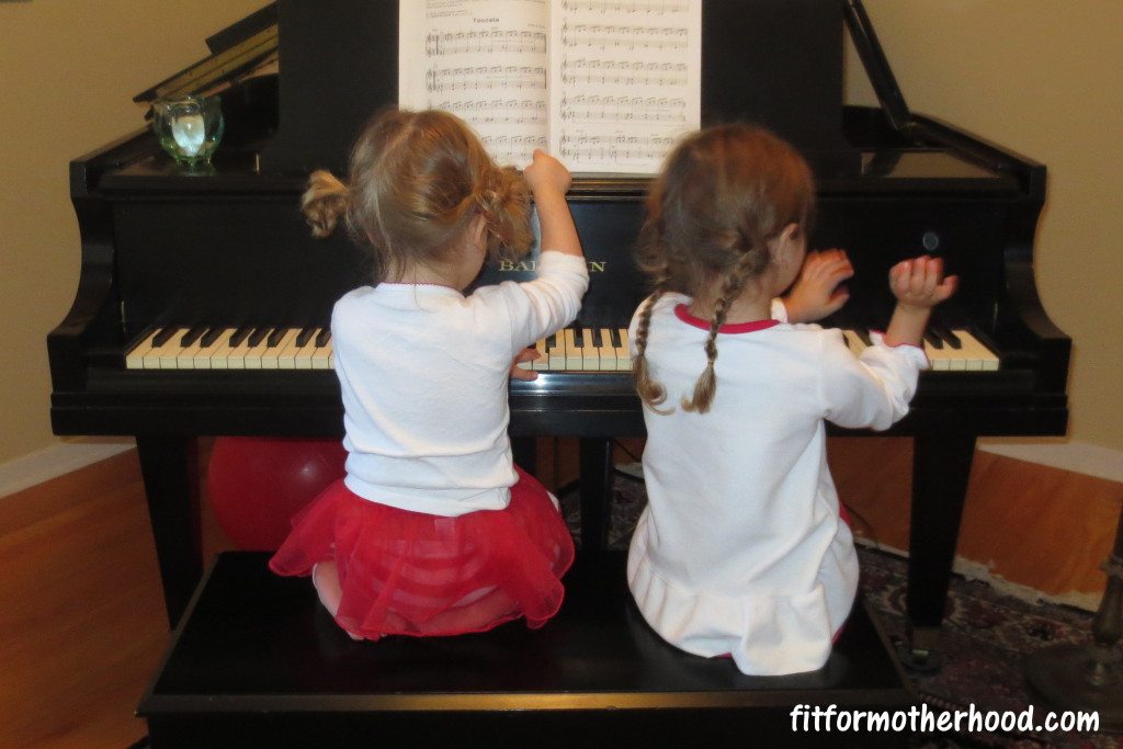 christmas - piano at dad and micheles