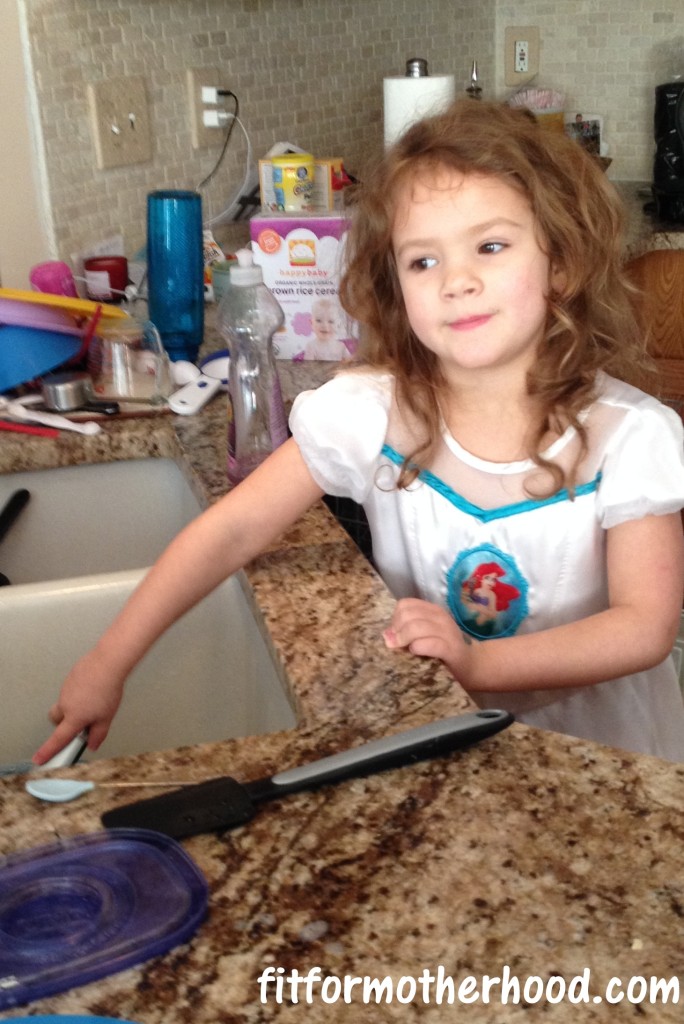 sophia washing dishes