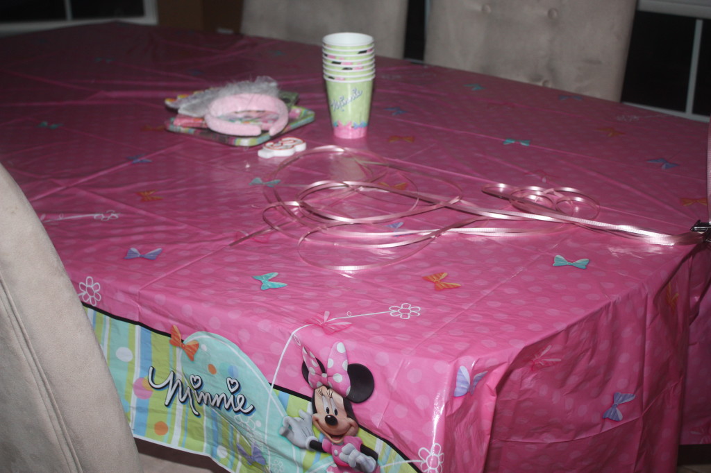 mimm - birthday bellas tablecloth