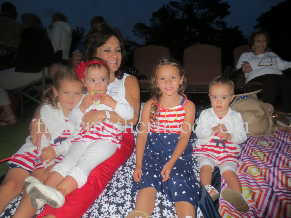 mimm - fireworks 2015 mimi and girls waiting